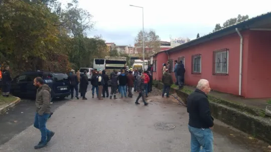 Kamyonetin altında kalarak can verdi!