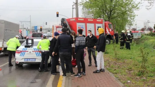 Kamyonetin çarptığı cip dereye uçtu