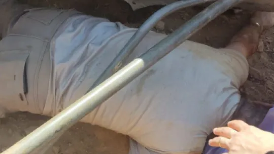 Kandıra'da ters dönen traktörde sürücü yaralandı