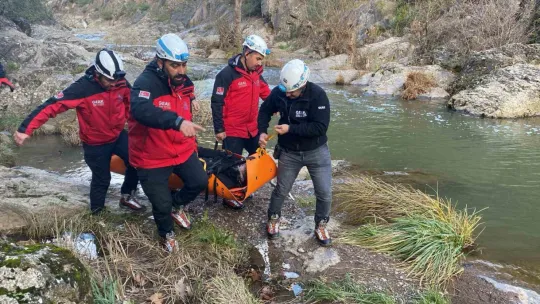 Kocaeli'de gezerken kanyona düştü