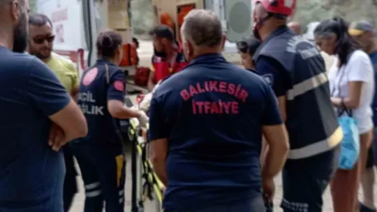 700 metre yükseklikteki kanyondan aşağıya düştü