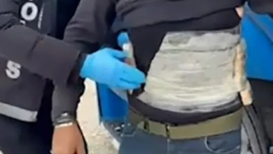 Kokaini vücuduna saran tır sürücüsü tutuklandı
