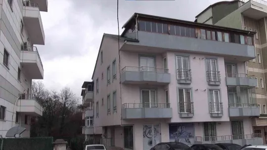 Daireye zorla girdi, ev sahibi çığlık çığlığa bağırdı
