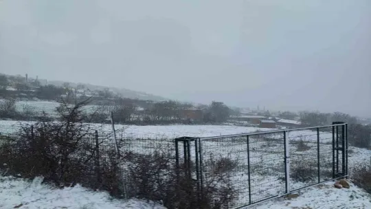 Kar, Balkanlar'dan giriş yaptı: Sınır köyler beyaza büründü