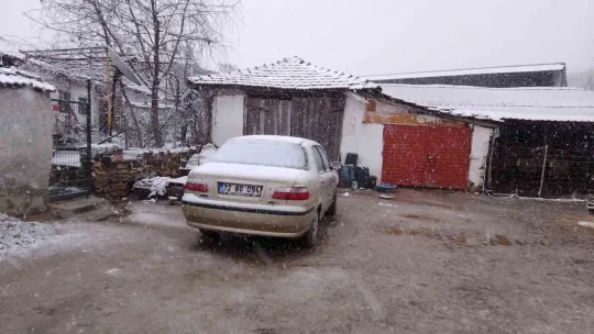 Kar, Balkanlar'dan giriş yaptı: Sınır köyler beyaza büründü