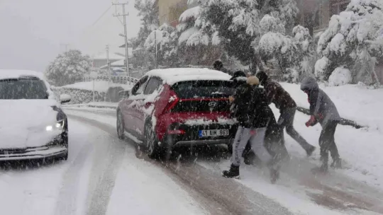 Kar yağışı Kocaeli'yi etkisi altına aldı