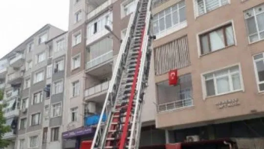 Karamürsel'de 5 katlı binada yangın paniği!