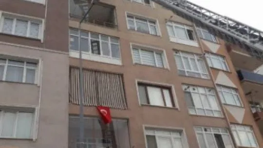 Karamürsel'de 5 katlı binada yangın paniği!