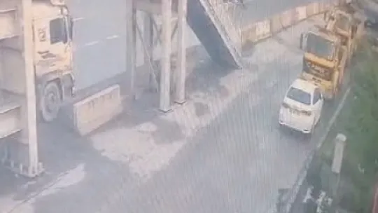 Kararsız sürücü bariyere çarptı