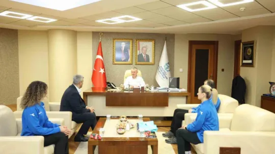 Karateci kız kardeşler şampiyon oldu