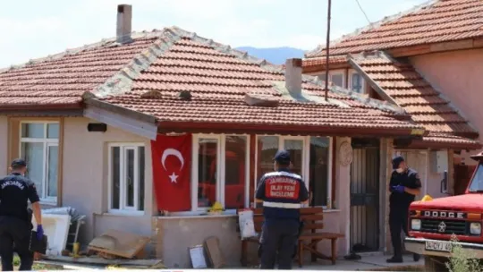 Kardeşini öldüren adam ekiplerden kaçarken kaza yaptı