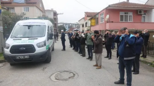 Karı-koca aynı gün korona virüse yenildi!