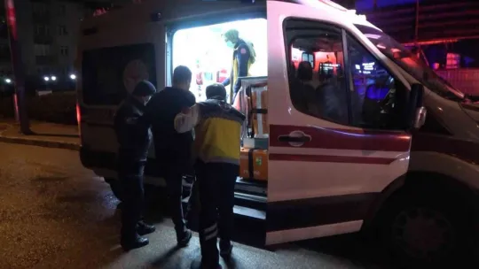 Karısıyla tartıştı, baba evine gidip kendini bıçakladı