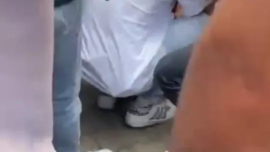 Okul önünde arkadaşı tarafından tabanca ile vuruldu