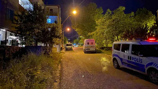 Karnından vurulan kadın hastaneye kaldırıldı