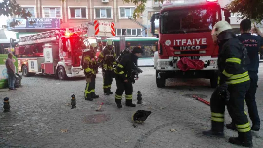 Kocaeli'de 7 katlı binada yangın çıktı