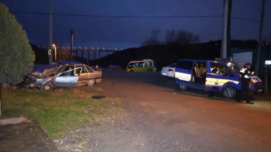 Karşı şeritten gelen tıra çarptı, kaza anı kamerada