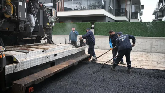 Kartepe'de 3 sokağa 750 ton asfalt