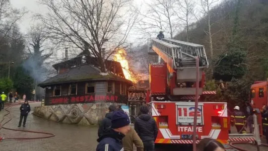 Kartepe'de Koru Otel ve Restoran alev alev yandı!