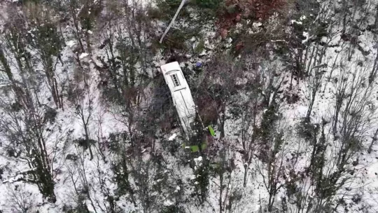 Kartepe'nin zirvesinden inerken otobüs şarampole uçtu: 22 yaralı