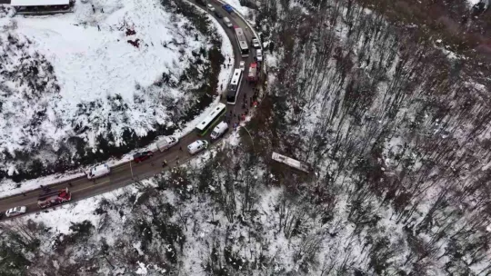 Kartepe'nin zirvesinden inerken otobüs şarampole uçtu: 22 yaralı
