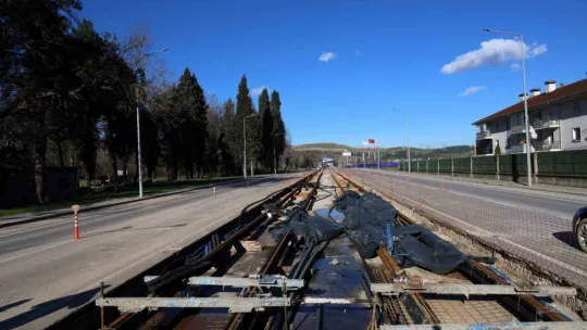 Kartepe tramvay hattında ray döşeme çalışmaları başladı