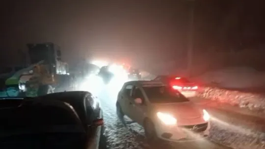 Kayakseverler Kartepe'de uzun araç kuyrukları oluşturdu