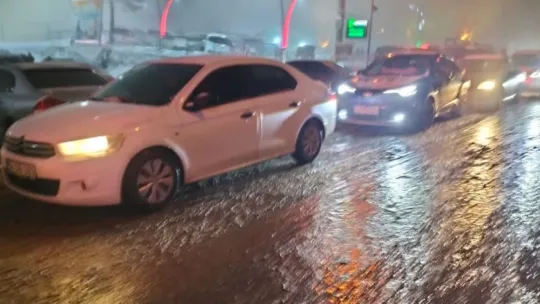 Kayakseverler Kartepe'de uzun araç kuyrukları oluşturdu