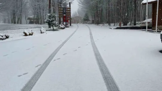 Kartepe'ye lapa lapa kar yağıyor