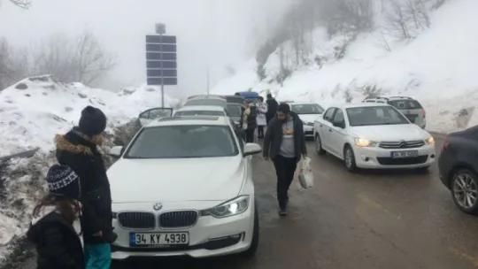 Kartepe yolunda 3 kilometrelik araç kuyruğu