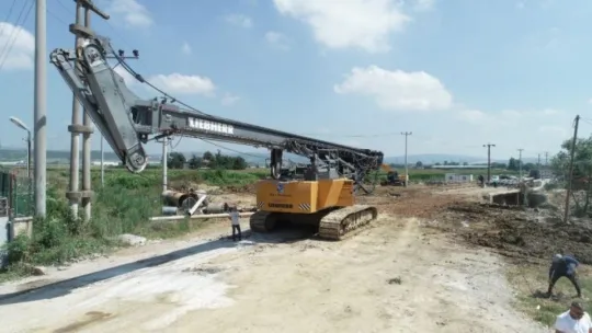 Kartepe'de 2 mahalle 4 şeritli modern köprü birbirine bağlayacak