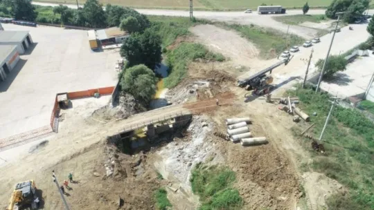 Kartepe'de 2 mahalle 4 şeritli modern köprü birbirine bağlayacak