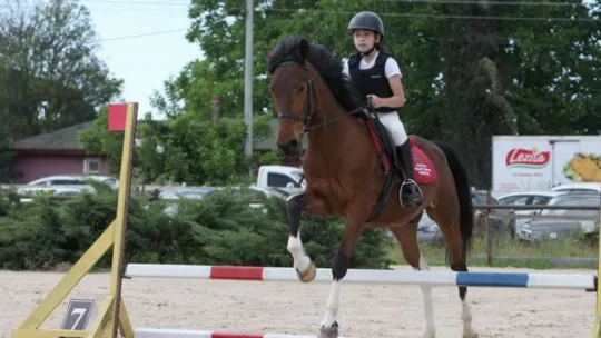 Kartepeli biniciler iki kupa birden kaldırdı