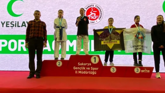 Kartepeli karateciler Sakarya'dan 6 madalyayla döndü