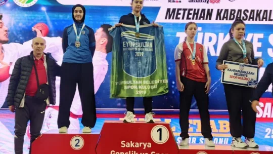 Kartepeli karateciler Sakarya'dan 6 madalyayla döndü