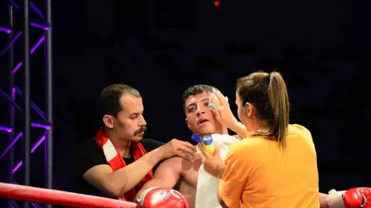 Kaşı açılmasına rağmen galibiyetini aldı
