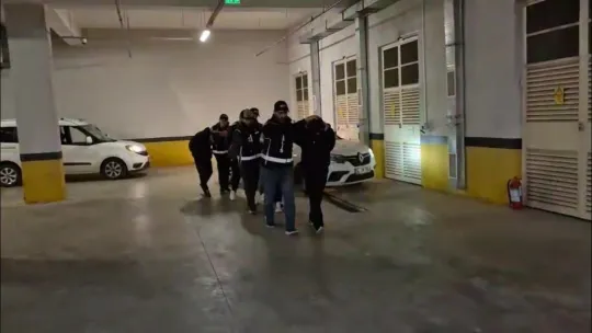 Kasklı saldırganların iş yerine kurşun yağdırdığı olaya ilişkin 2 tutuklama