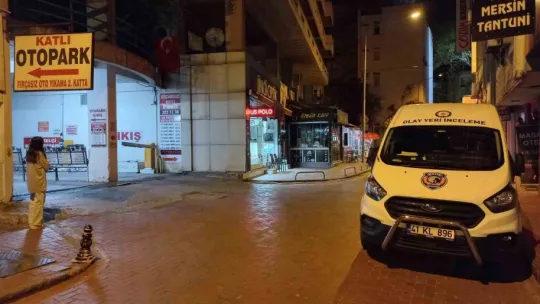 Katlı otoparktan düşen 35 yaşındaki şahıs ağır yaralandı