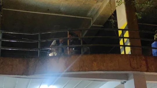 Katlı otoparktan düşen 35 yaşındaki şahıs ağır yaralandı