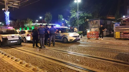 Kavgayı ayıran bekçilere bıçak çekildi, ortalık karıştı