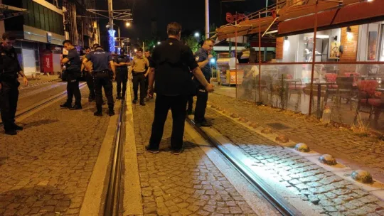 Kavgayı ayıran bekçilere bıçak çekildi, ortalık karıştı