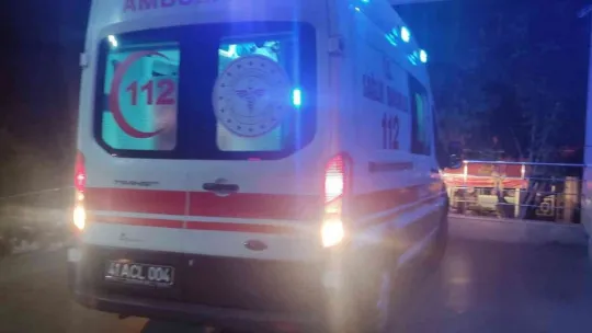 Kavgayı ayırmak isteyen şahsı bıçaklayıp kayıplara karıştılar