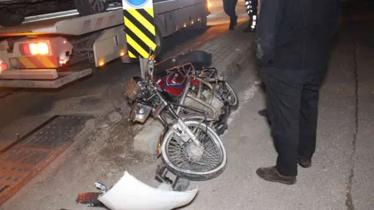 Kavşakta feci kaza: 2 yaralı
