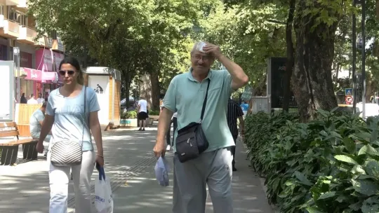 Kocaeli'de çocuklar süs havuzuna koştu