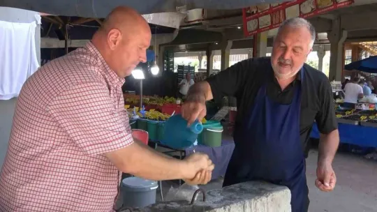 Kocaeli'de çocuklar süs havuzuna koştu