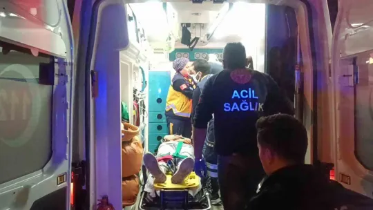 Kayan otomobil başka otomobile çarptı: 3 yaralı