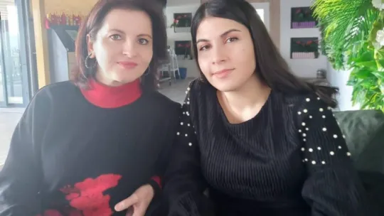 Kaybolan kızını gece gündüz sokak sokak arıyor