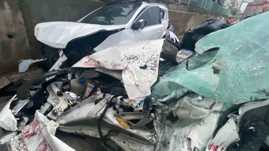 Kayganlaşan yolda feci kaza: 1'i ağır 3 yaralı
