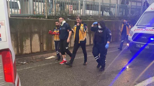 Kayganlaşan yolda feci kaza: 1'i ağır 3 yaralı