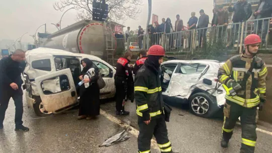 Kayganlaşan yolda feci kaza: 1'i ağır 3 yaralı